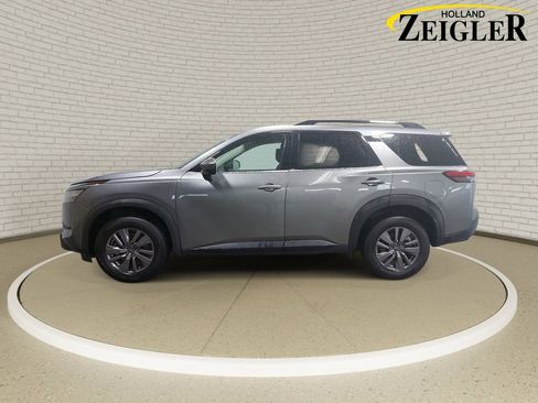 Certified 2025 Nissan Pathfinder SV AWD/4WD image 8
