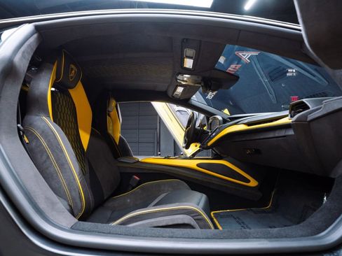 Used 2024 Lamborghini Revuelto AWD/4WD image 49