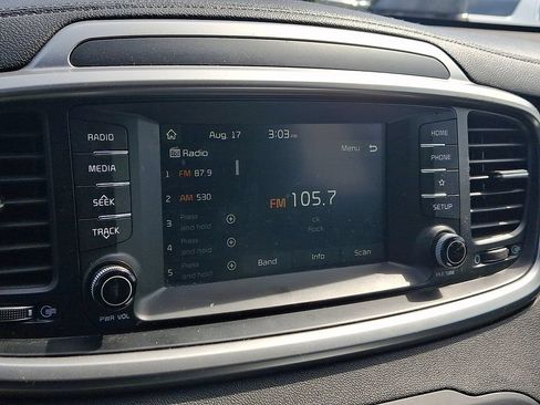Used 2019 Kia Sorento AWD V6 image 18
