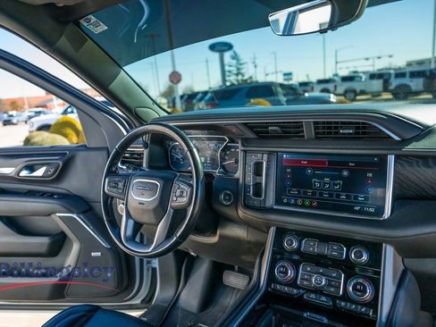 Used 2021 GMC Yukon XL Denali w/ Denali Premium Package image 15