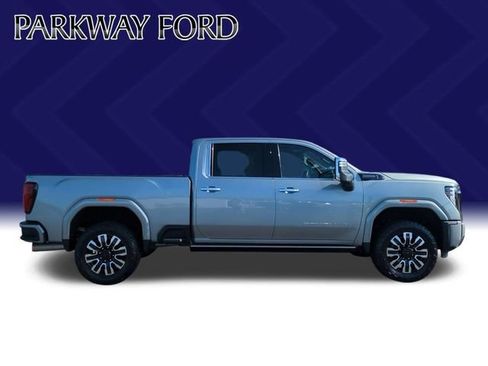 Used 2024 GMC Sierra 2500 Denali Ultimate AWD/4WD image 6