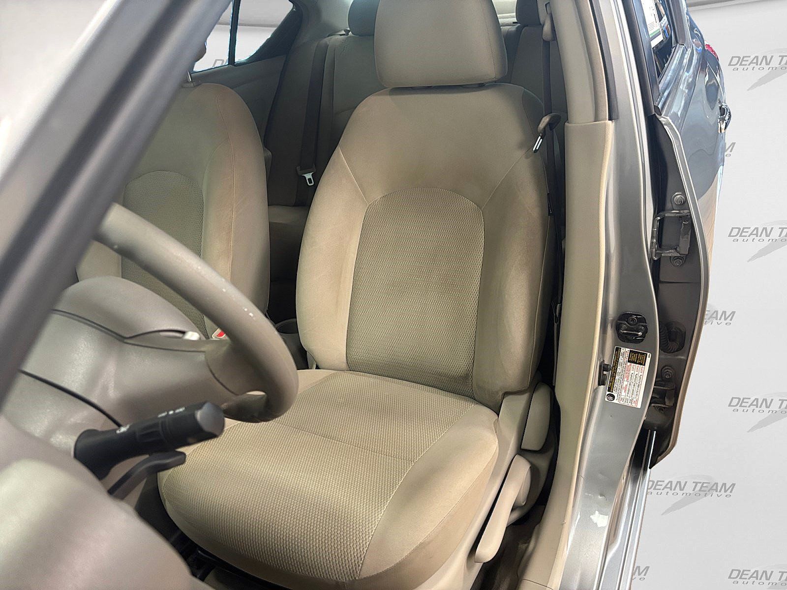 Used 2012 Nissan Versa FWD image 30