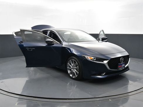 Used 2019 MAZDA MAZDA3 Sedan w/ Preferred Package image 35