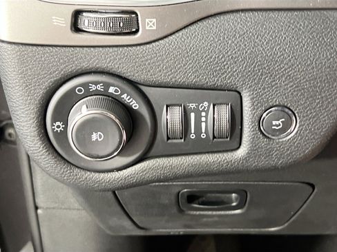 Used 2022 Jeep Cherokee Limited image 10