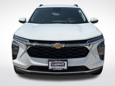 Used 2024 Chevrolet Trax LT w/ LT Convenience Package FWD image 10