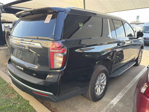Used 2021 Chevrolet Suburban LT image 3