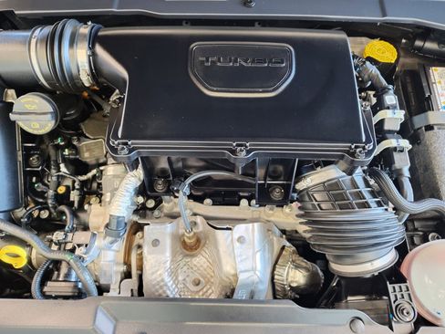 Used 2023 Jeep Compass Limited image 31