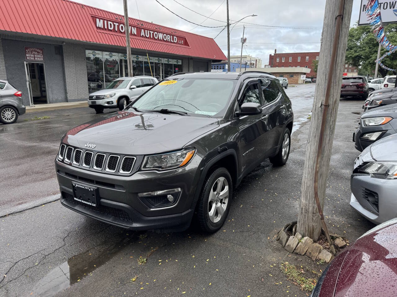 Used 2018 Jeep Compass Latitude w/ Cold Weather Group AWD/4WD image 1