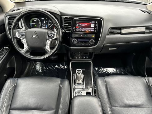 Used 2018 Mitsubishi Outlander GT image 3
