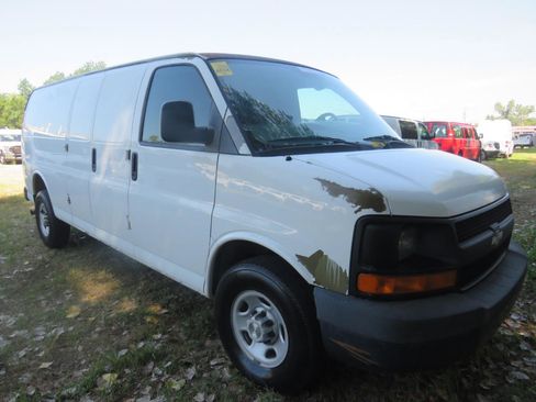 Used 2009 Chevrolet Express 2500 Extended RWD image 3