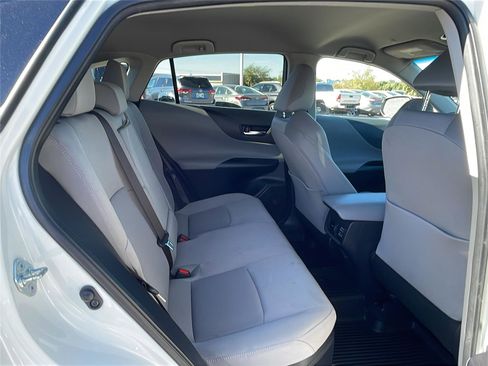 Used 2023 Toyota Venza LE image 16