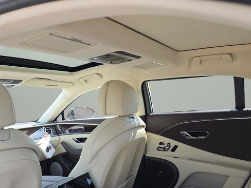 New 2026 Bentley Flying Spur Plug-In Hybrid image 32