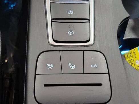 Used 2021 Ford Escape Titanium image 33