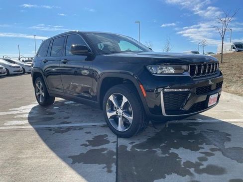 New 2026 Jeep Grand Cherokee Limited w/ Trailer Tow Package AWD/4WD image 8