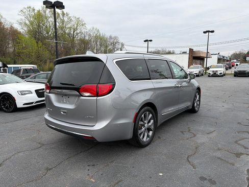 Used 2019 Chrysler Pacifica Limited w/ Tire & Wheel Group image 6
