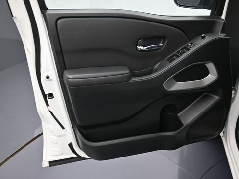 Used 2023 Nissan Frontier SV w/ SV Convenience Package image 11