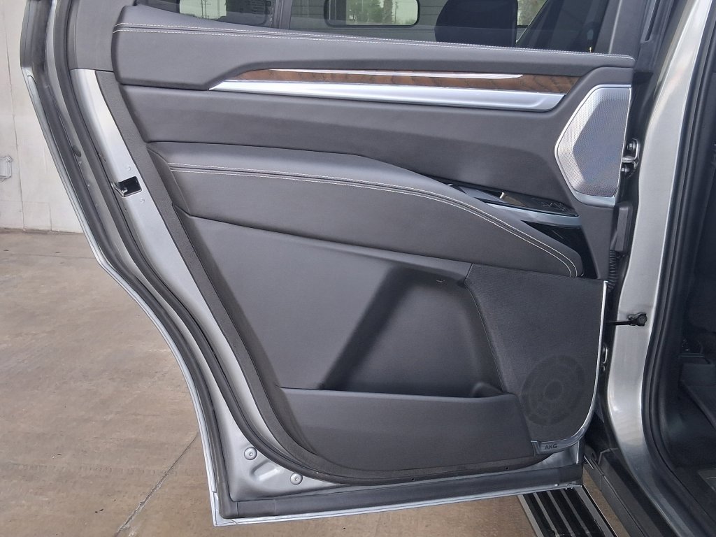 Used 2026 Cadillac Escalade Platinum Sport w/ LPO, Floor Liner Package RWD image 24