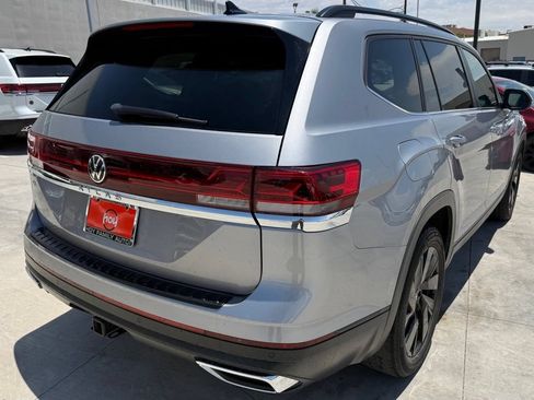 Used 2024 Volkswagen Atlas SE w/ Panoramic Sunroof Package FWD image 9