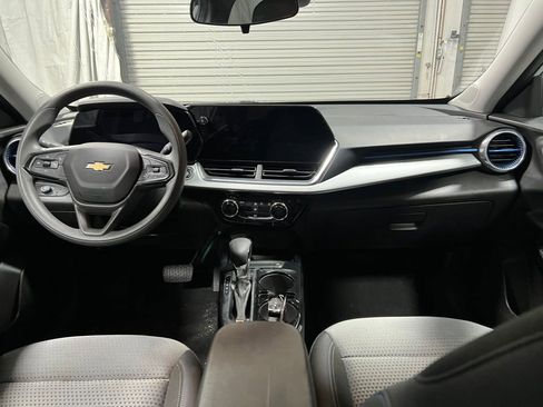 Used 2025 Chevrolet Trax LT image 13