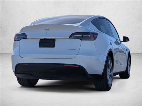 Used 2021 Tesla Model Y Long Range image 5