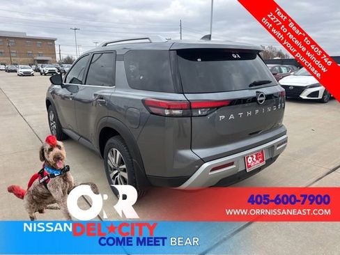 New 2025 Nissan Pathfinder SL image 3