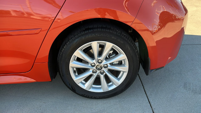 Used 2025 Toyota Corolla SE w/ SE Package FWD image 21