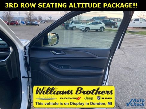 Certified 2024 Jeep Grand Cherokee L Laredo image 32