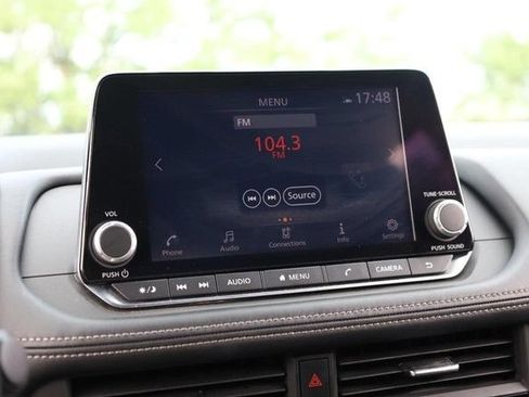 Certified 2025 Nissan Rogue SV FWD image 11