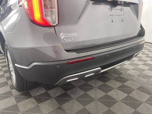 Used 2022 Ford Explorer XLT w/ Equipment Group 202A image 7