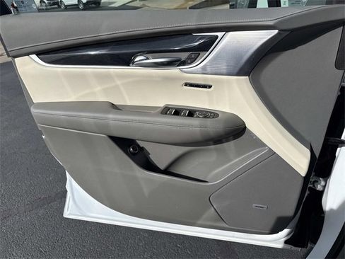 Used 2024 Cadillac XT6 Premium Luxury w/ Technology Package image 9