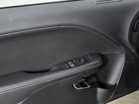 Used 2016 Dodge Challenger SRT Hellcat RWD image 13