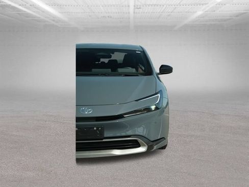 Used 2025 Toyota Prius Plug-In Hybrid FWD image 41