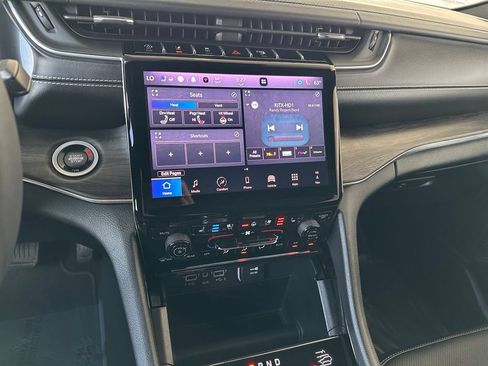 Used 2025 Jeep Grand Cherokee Overland AWD/4WD image 23