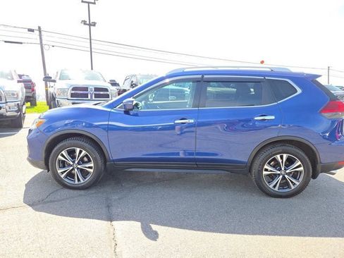 Used 2017 Nissan Rogue SV AWD/4WD image 3