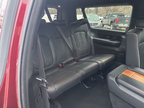 Used 2024 Jeep Grand Wagoneer L Series III AWD/4WD image 17