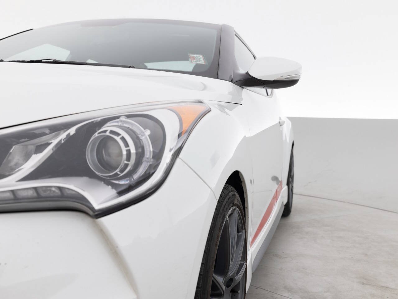 Used 2015 Hyundai Veloster Turbo w/ Option Group 04 FWD image 12