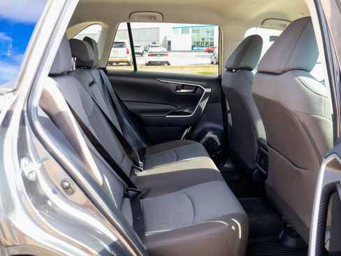 Used 2025 Toyota RAV4 XLE FWD image 12