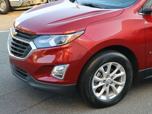 Used 2018 Chevrolet Equinox LT FWD image 6