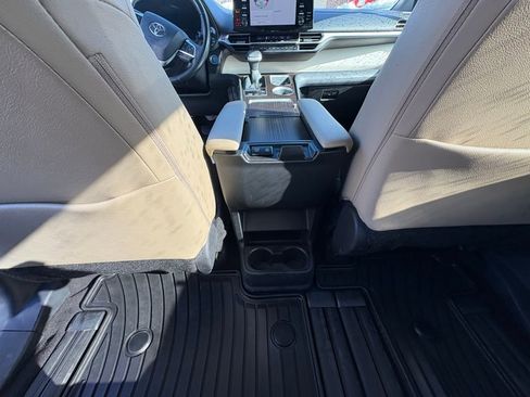 Used 2021 Toyota Sienna XLE image 23