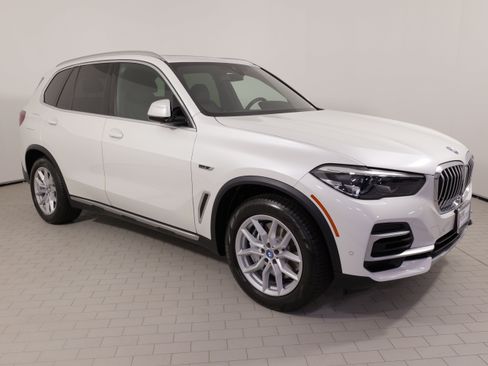 Used 2022 BMW X5 xDrive45e w/ Parking Assistance Package AWD/4WD image 9