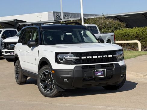 New 2026 Ford Bronco Sport Outer Banks w/ Outer Banks Tech Package+ AWD/4WD image 2