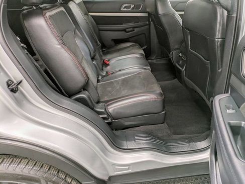 Used 2018 Ford Explorer XLT w/ Equipment Group 202A image 28
