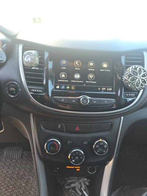 Used 2018 Chevrolet Trax LT w/ LT Convenience Package AWD/4WD image 13