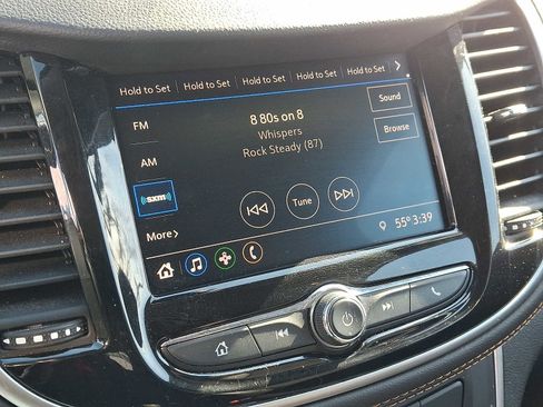 Used 2022 Chevrolet Trax LT w/ LT Convenience Package image 17