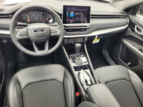 New 2026 Jeep Compass Latitude image 9