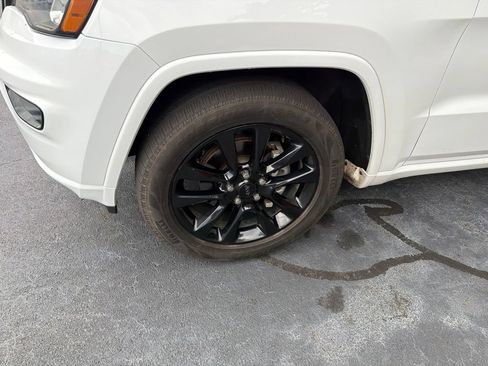 Certified 2018 Jeep Grand Cherokee Altitude RWD image 3