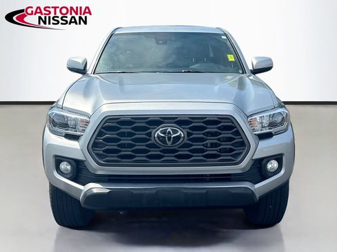 Used 2022 Toyota Tacoma TRD Off-Road w/ Technology Package AWD/4WD image 2