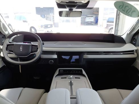 New 2026 Lincoln Navigator Premiere AWD/4WD image 46