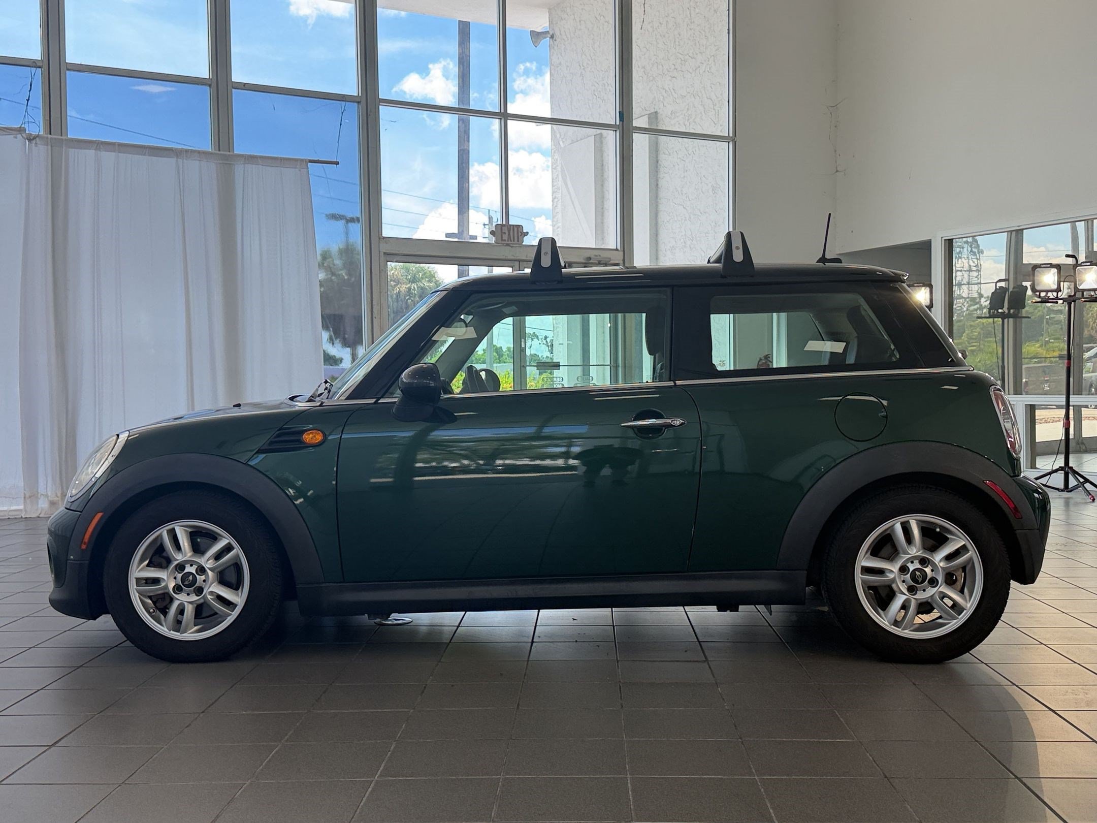 Used 2013 MINI Cooper Hardtop FWD image 2