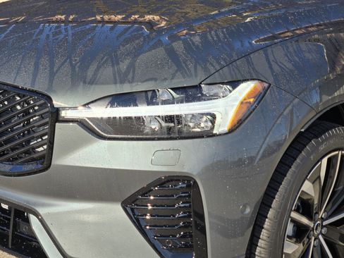 New 2026 Volvo XC60 B5 Ultra w/ Climate Package image 11